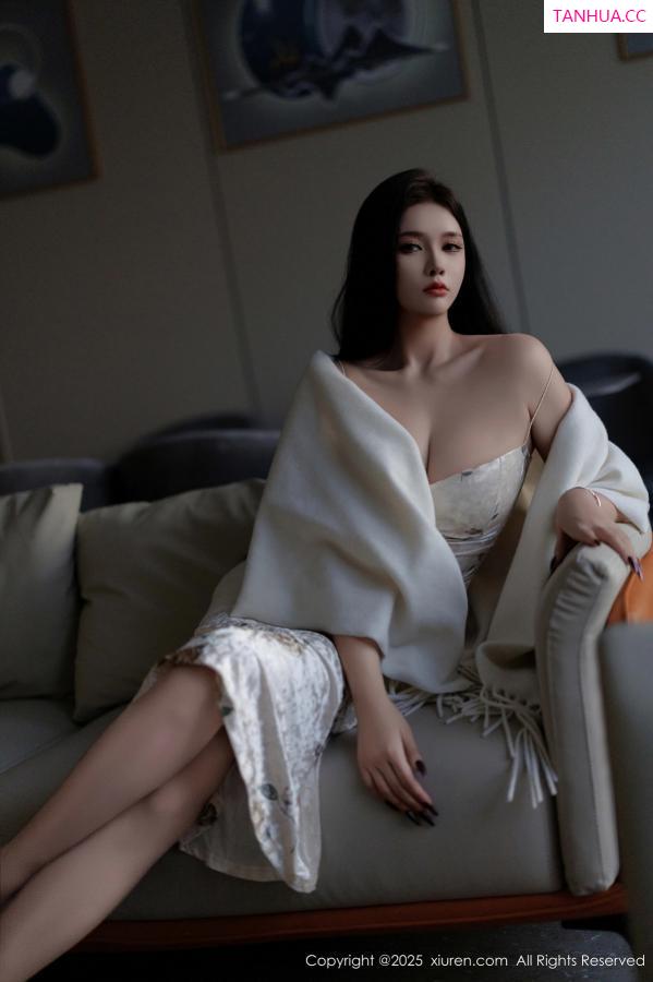 小娜比  [XiuRen]高清写真图 2025.02.18 No.9899 娜比 丝袜美腿第4张图片